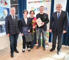 Wręczenie nagród najlepszym absolwentom szkół podstawowych