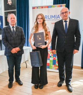Wręczenie nagród najlepszym absolwentom szkół podstawowych