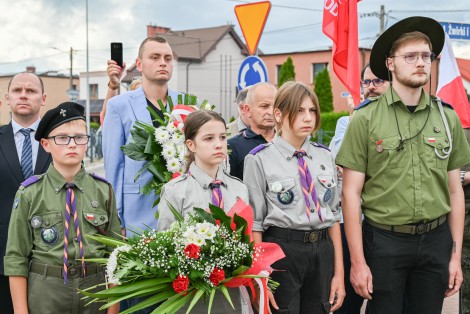 Uroczystości pod pomnikiem AK