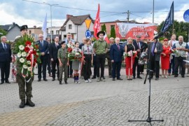 Uroczystości pod pomnikiem AK