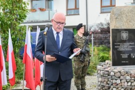 Uroczystości pod pomnikiem AK