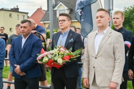 Uroczystości pod pomnikiem AK