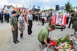 Uroczystości pod pomnikiem AK