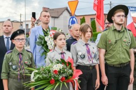 Uroczystości pod pomnikiem AK