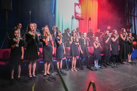 Koncert powstańcy w hali MOSiR-u