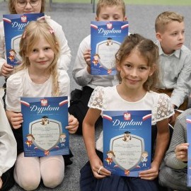 Drugi dzień ślubowań klas pierwszych w roku szkolnym 2025/2026 (24.09.2025 r.)