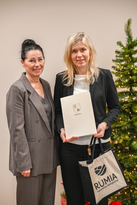 Wiceburmistrz Maria Bochniak i Beata Górska – Zespół Szkół Ogólnokształcących w Rumi