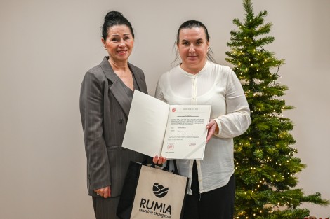 Wiceburmistrz Maria Bochniak i Anna Hincke – Szkoła Podstawowa nr 4 im. Janusza Korczaka w Rumi