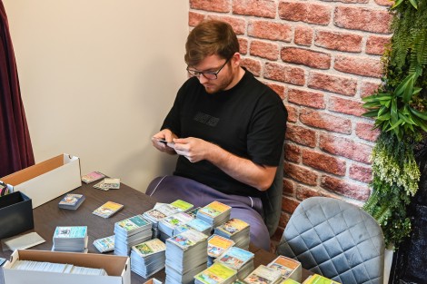 Porządkowanie kart Pokémon będących w zbiorach Gralni