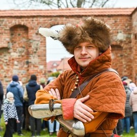 Festiwal historyczny przy ruinach cysterskiego kościoła w Rumi