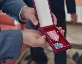 Medal wręczony z okazji 50-lecia zawarcia związku małżeńskiego.