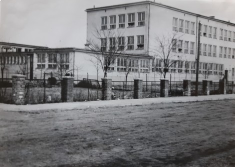 Historyczne zdjęcie szkoły