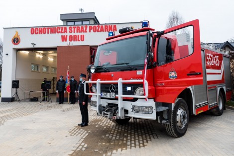 Wóz strażacki, który został przekazany strażakom z Orla, fot. powiat wejherowski.