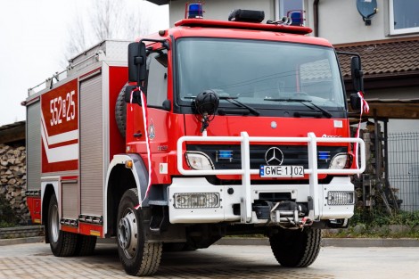 Wóz strażacki, który został przekazany strażakom z Orla, fot. powiat wejherowski.