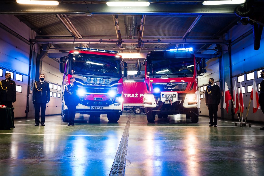 Rumscy Strażacy Otrzymali Nowy Samochód Ratowniczo-Gaśniczy