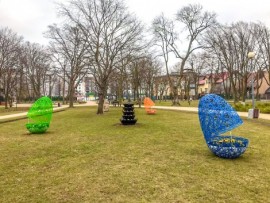 Wielkanocne ozdoby, które stanęły w parku Żelewskiego