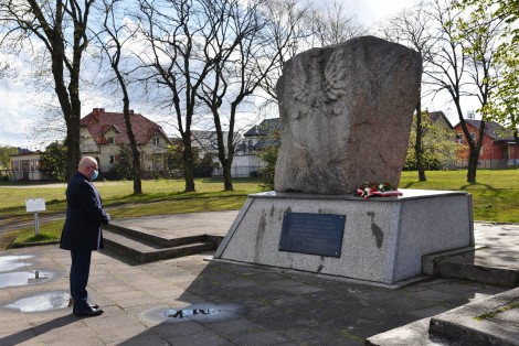 Obelisk znajdujący się przy ul. Chełmińskiej, który poświęcony jest bohaterom walk z faszyzmem niemieckim