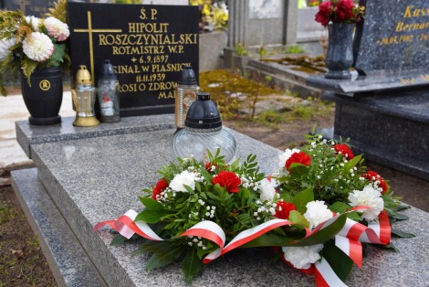 Pomnik Hipolita Roszczynialskiego (działacza samorządowego w II RP, wójta gminy Rumia-Zagórze oraz rotmistrza Wojska Polskiego)