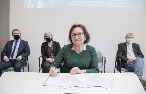 Podpisanie listu intencyjnego przez starostę powiatu lęborskiego Alicję Zajączkowską