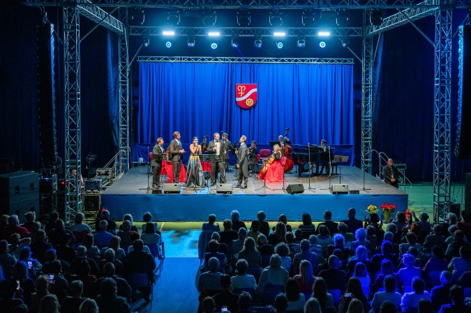 W rytmie opery i musicalu świętowali 71-lecie