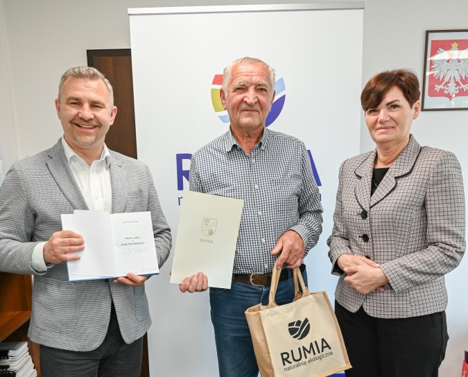 Kapitan i pisarz z nagrodą burmistrza