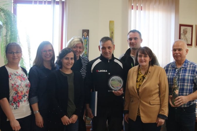 To dzięki niemu trawa MOSiR-u jest zawsze zielona