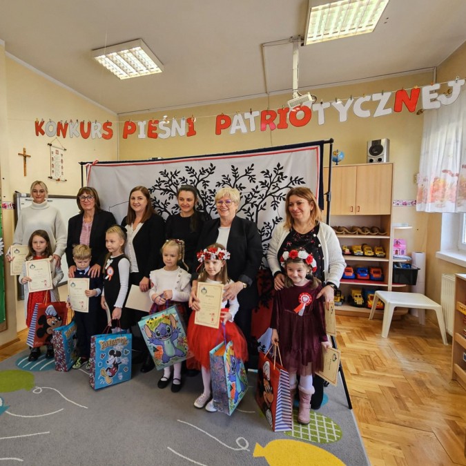 Przedszkolaki śpiewająco o ojczyźnie