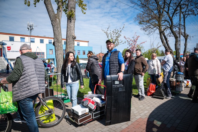 Przynieś śmieci, odbierz roślinę – kolejna „Sadzonka za odpady” w Rumi