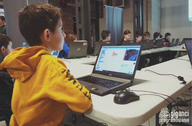 Zamień granie na programowanie – darmowe zajęcia z programowania dla dzieci i młodzieży