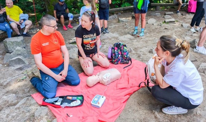 Zdobywają szczyty, propagując wiedzę ratującą życie