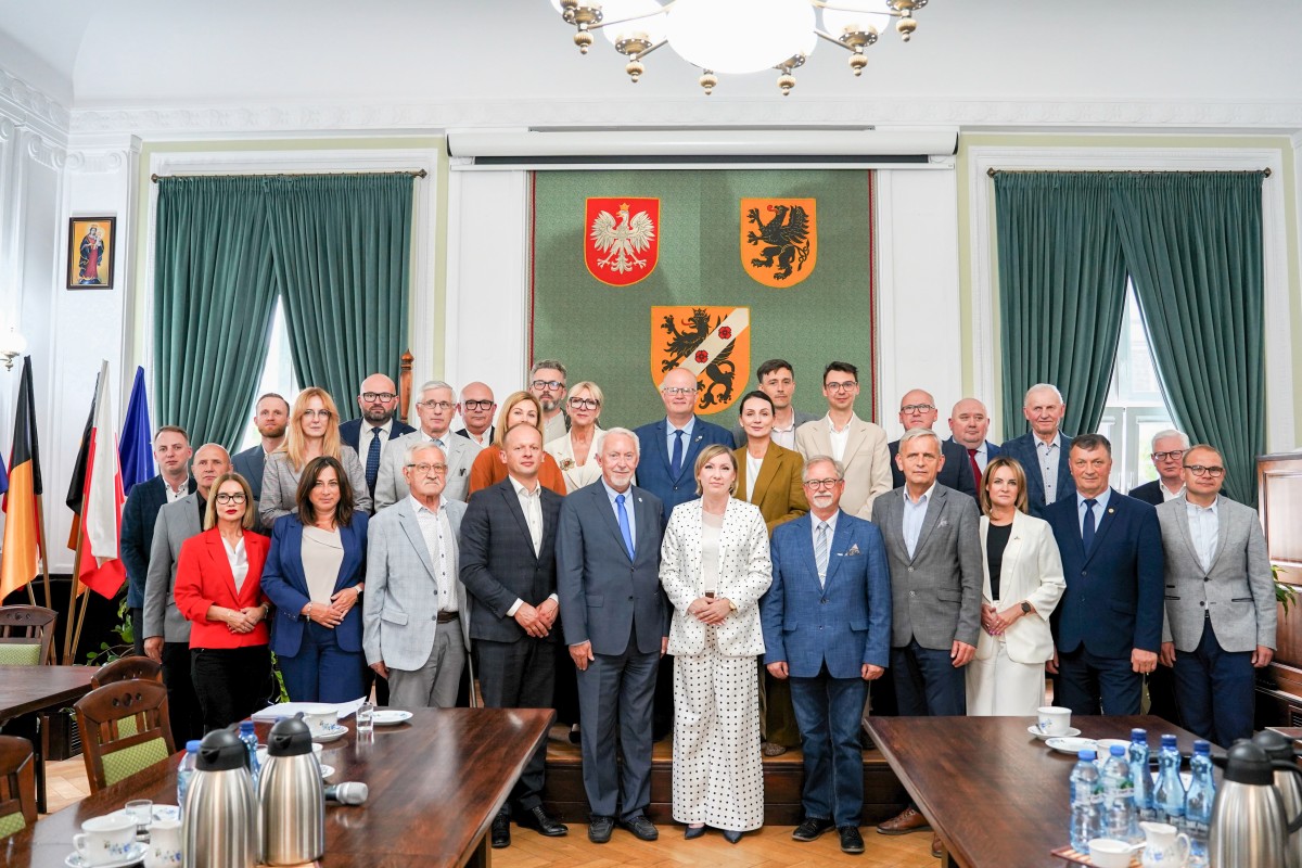 Reprezentanci 23 podmiotów, które są stronami porozumienia. Fot. Starostwo Powiatowe w Wejherowie
