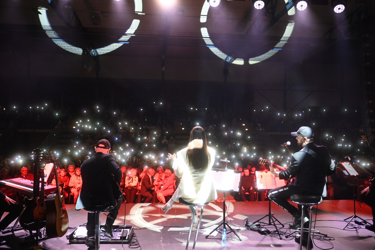 Zespół Blue Café na scenie podczas koncertu w Rumi