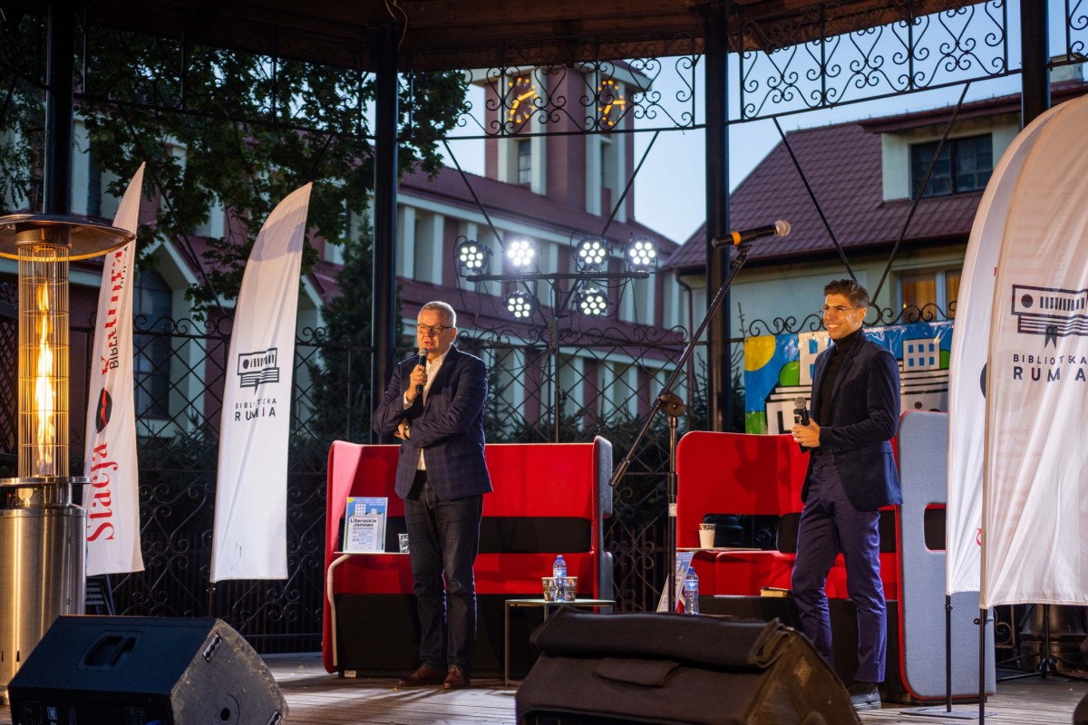 Na scenie Artur Andrus i Marcin Okoniewski, fot. Joanna Kowalczuk / Stacja Kultura