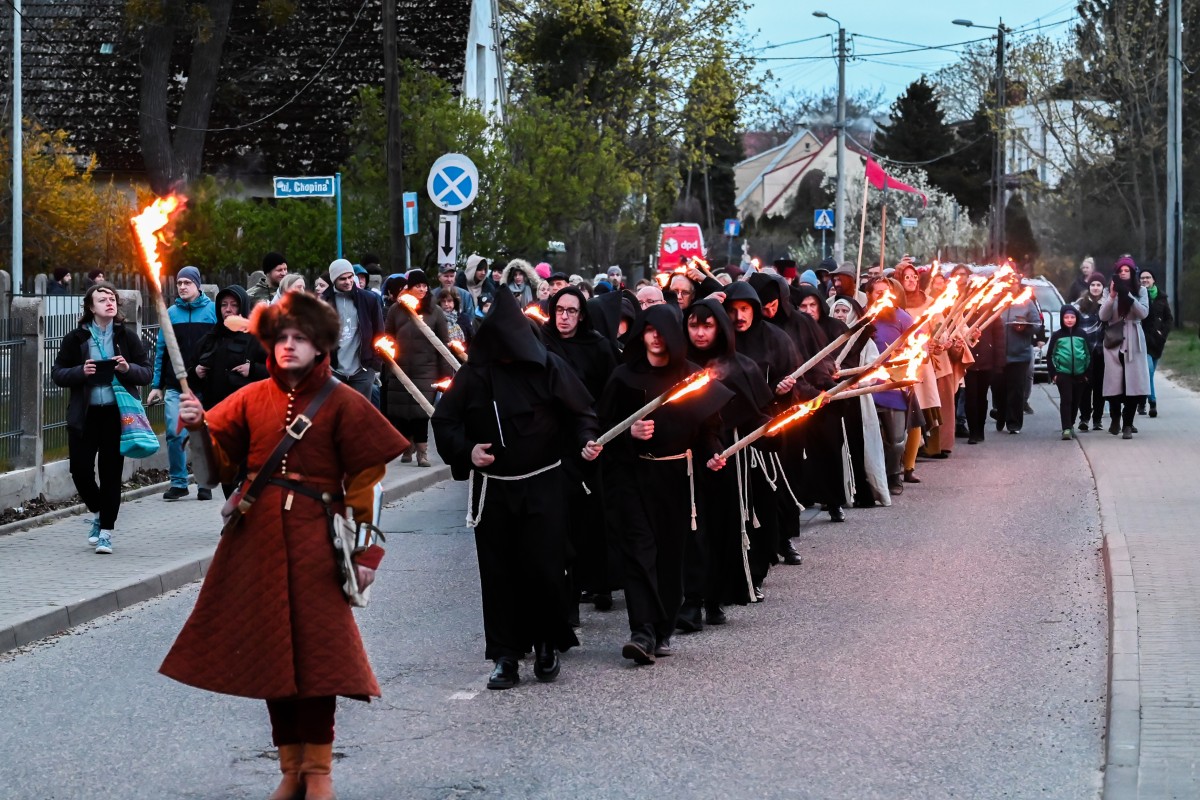 Finałem wydarzenia był wieczorny przemarsz z pochodniami