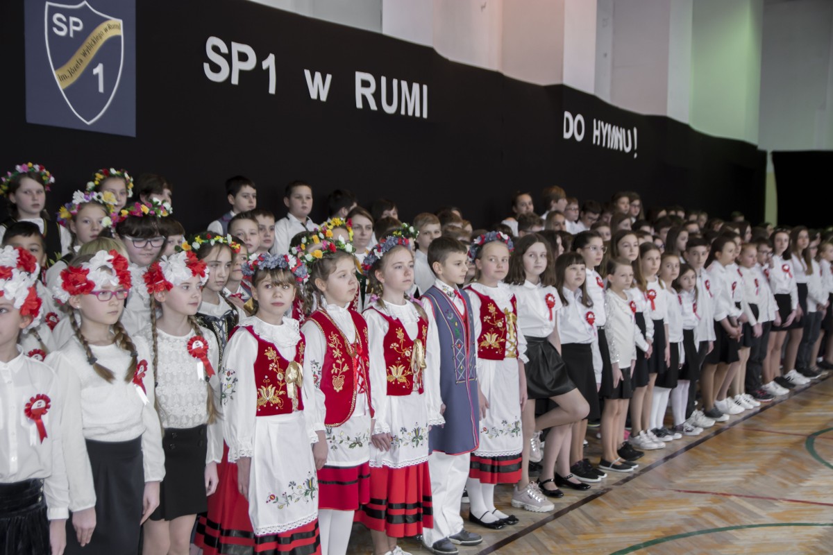 Szkoła Podstawowa nr 1 w Rumi zdobyła pierwsze miejsce na wojewódzkim szczeblu konkursu „Do Hymnu”