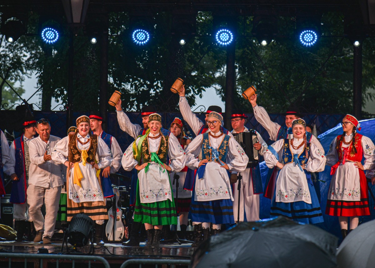 Występ Zespołu Pieśni i Tańca „Przodkowianie”