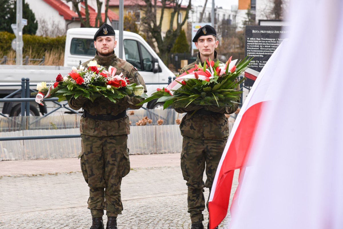 Żołnierze z Batalionu Dowodzenia Marynarki Wojennej w Wejherowie, którzy uczestniczyli w rumskich obchodach 