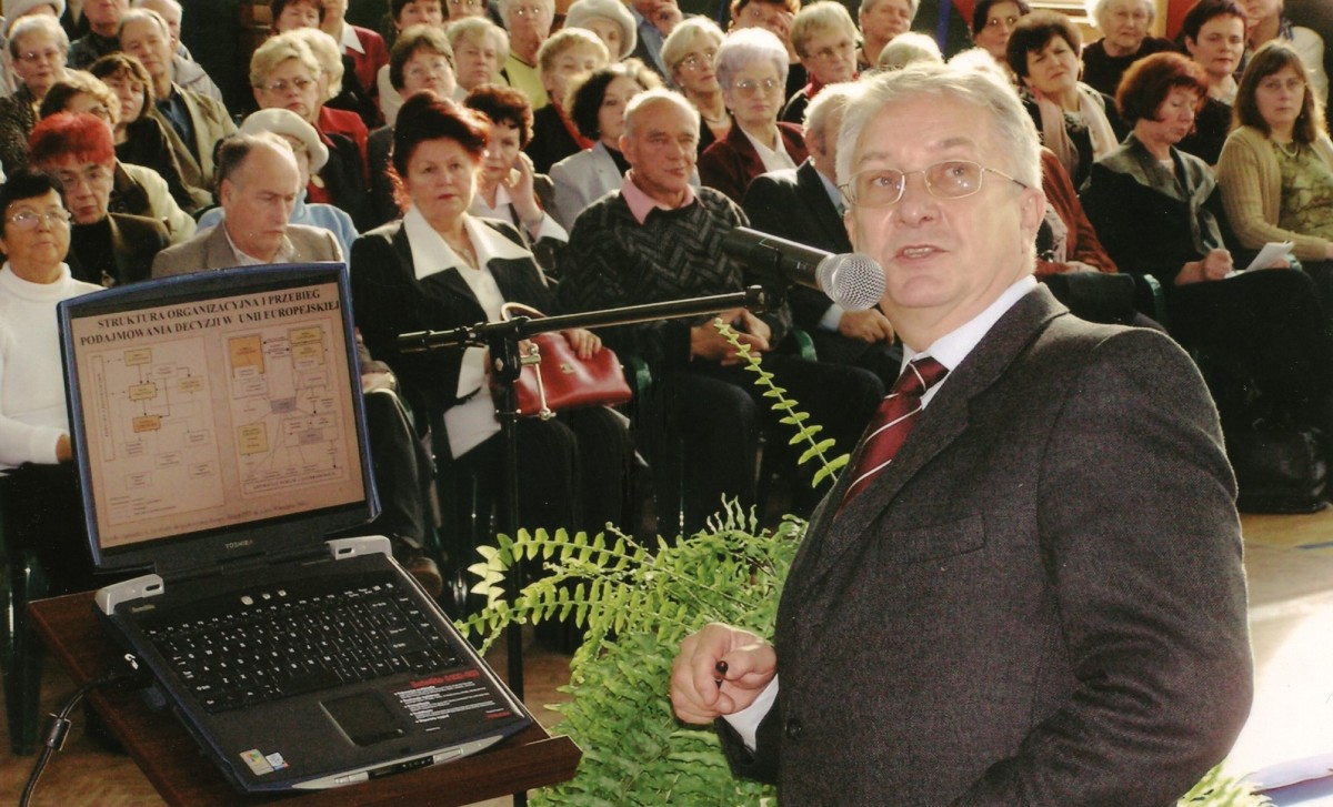 Inauguracyjny wykład 6 listopada 2004 roku, na pierwszym planie profesor Edmund Wittbrodt