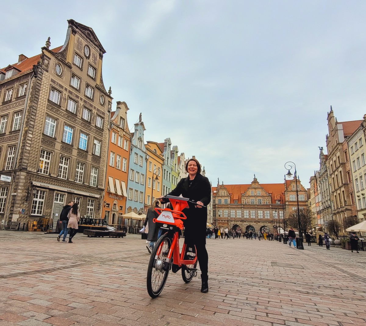 Na zdjęciu Dagmara Kleczewska, kierownik projektu Mevo 2.0, która także testuje rowery