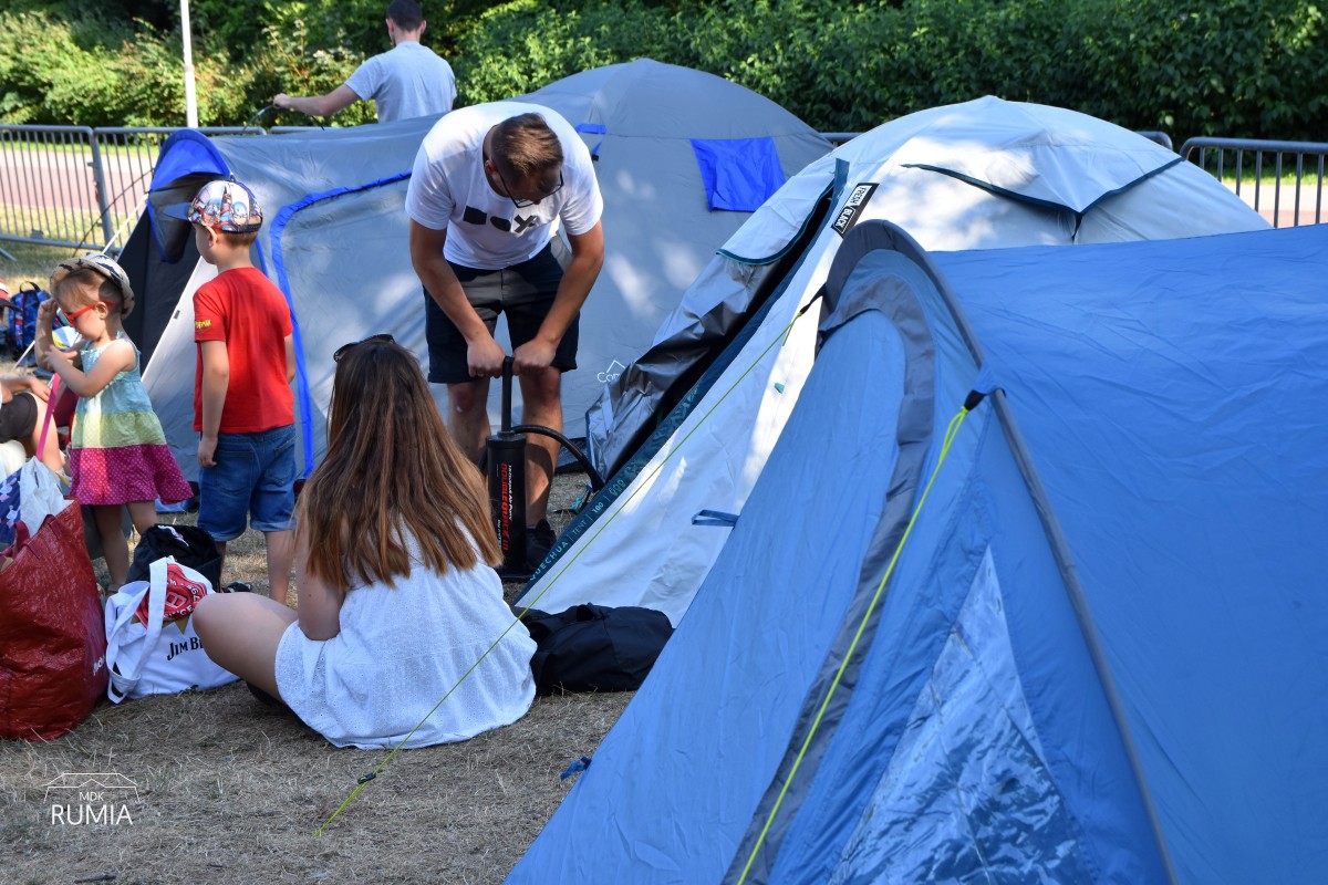 Zorganizowali camping w parku Starowiejskim, by oglądać spadające gwiazdy