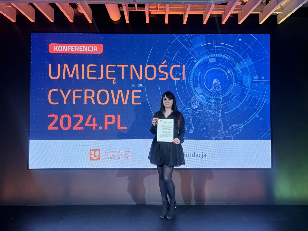 Irmina Żarska z wyróżnieniem za miejsce na „Liście 100” podczas konferencji „Umiejętności cyfrowe 2024.pl”, fot. archiwum prywatne