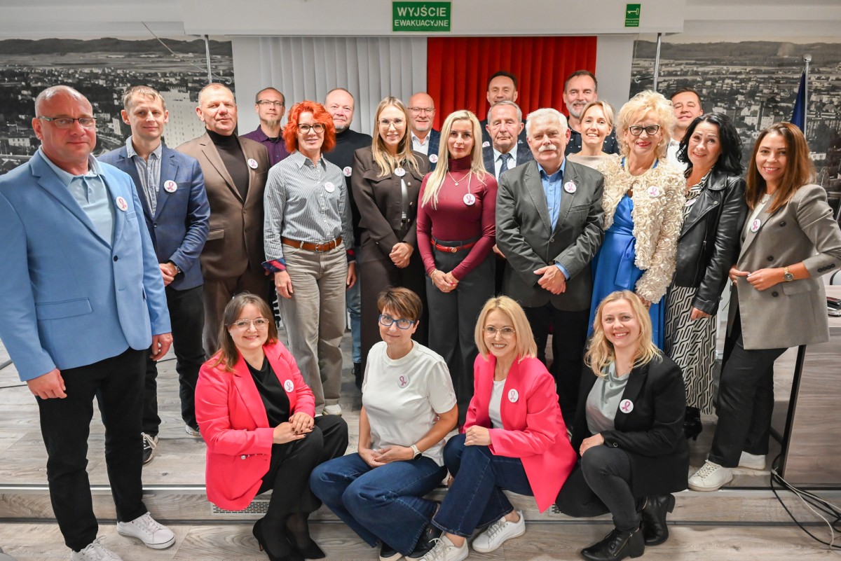 Radni oraz wiceburmistrzowie Maria Bochniak i Ariel Sinicki