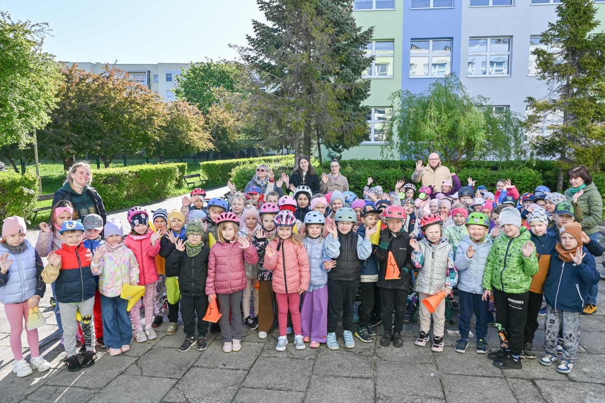 Inauguracja „Rowerowej Wiosny” w Szkole Podstawowej nr 9 z udziałem pełnomocnika burmistrza ds. społecznych Piotra Wittbrodta
