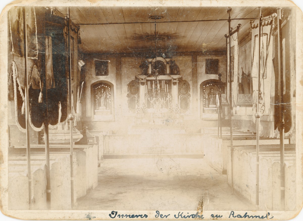 Wnętrze dawnego kościoła cysterskiego na początku XX wieku, zbiory Ludwika Bacha