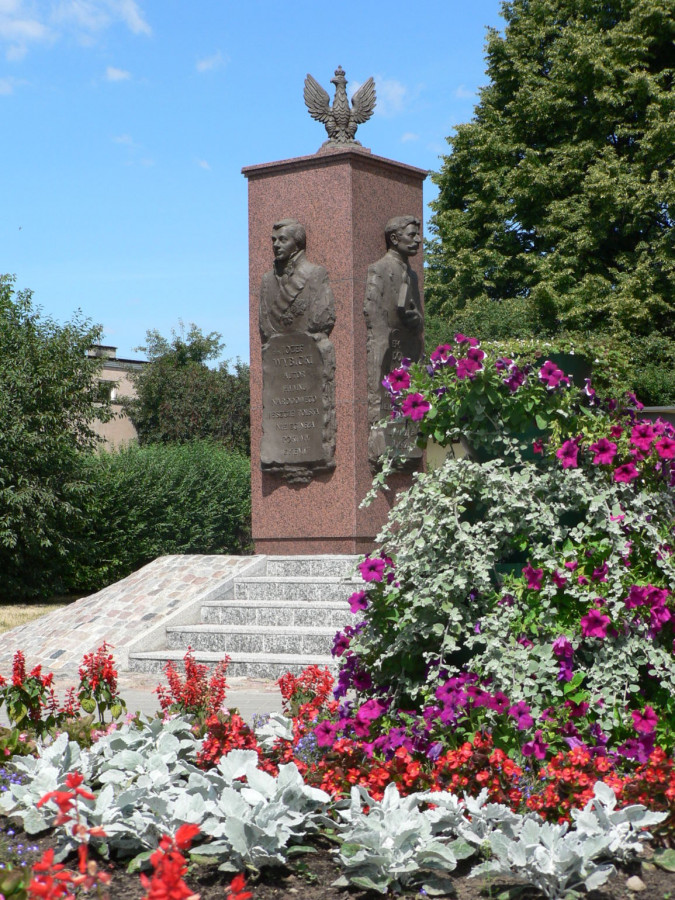 Pomnik Józefa Wybickiego i Hieronima Derdowskiego