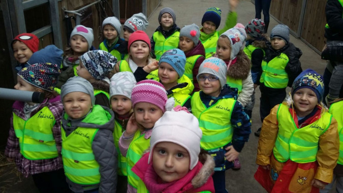Dzieci z Przedszkola Iskierka wybrały się do Akademii Jeździeckiej J.J. Darboven
