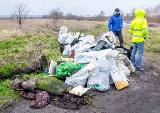 Wolontariusze posprzątali zalegające śmieci